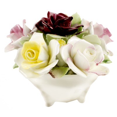 Миниатюрная цветочная композиция для украшения интерьера. Фарфор, роспись, ручная работа. Royal Doulton, Великобритания, 1960-е гг. Миниатюрная цветочная композиция для украшения интерьера. Фарфор, роспись, ручная работа. Royal Doulton, Великобритания, 1960-е гг.