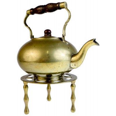 Чайник на подставке. Латунь, дерево. Западная Европа, первая половина ХХ века Чайник на подставке. Латунь, дерево. Западная Европа, первая половина ХХ века