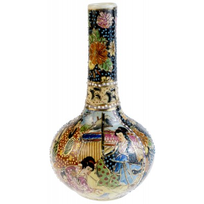 Ваза миниатюрная, для одного цветка. Фарфор, ручная роспись в стиле "мориаж", цветные эмали, золочение. Высота 16 см.  Япония, начало ХХ века
