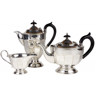 Чайно-кофейный набор из 3-х предметов: чайник, кофейник и сливочник. Металл, серебрение. Sheffield, Великобритания, начало 20 века