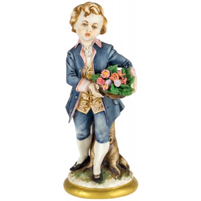 Capodimonte. Статуэтка "Мальчик с корзиной цветов".  Высота 14,5 см. Фарфор, ручная работа. Италия, середина 20 века