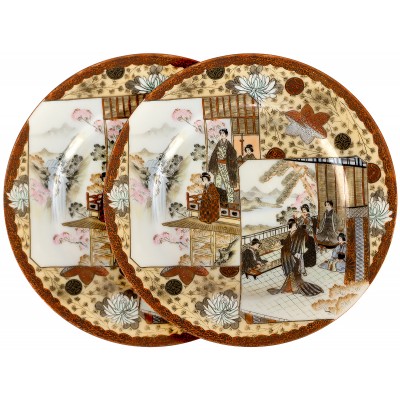 Пара десертных тарелок "На террасе". Фарфор, ручная роспись. Япония, первая половина 20 века