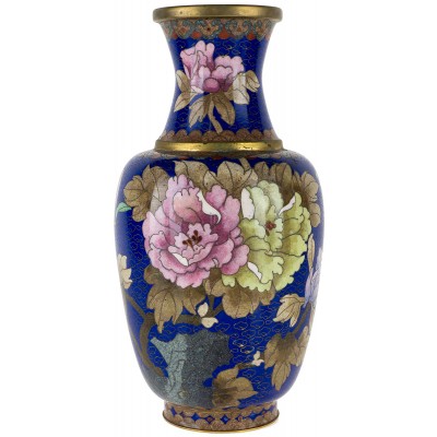 Винтажная ваза "Хризантемы на синем". Высота 25,5 см. Латунь, эмаль клуазоне. Китай, середина 20 века