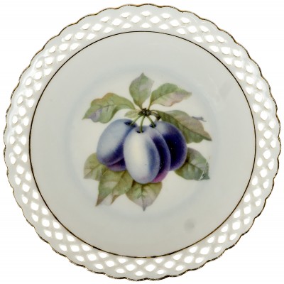 Декоративная тарелка "Сливы". Ажурный фарфор. Германия, первая половина 20 века