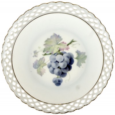 Декоративная тарелка "Виноград". Ажурный фарфор. Германия, первая половина 20 века