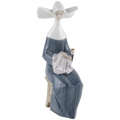 Статуэтка "Монашка вышивает на пяльцах". Фарфор Lladro, роспись. Испания, винтаж, 1987 год Статуэтка "Монашка вышивает на пяльцах". Фарфор Lladro, роспись. Испания, винтаж, 1987 год