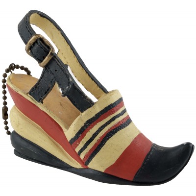 Туфелька коллекционная, статуэтка-сувенир. Композит. Q.C.O.K, Китай, винтаж, 1990-е гг. Туфелька коллекционная, статуэтка-сувенир. Композит. Q.C.O.K, Китай, винтаж, 1990-е гг.