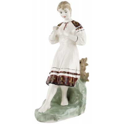Статуэтка винтажная "Гадание на ромашке". Высота 32 см. Фарфор. Славяновский завод, СССР, 1960-е гг Статуэтка винтажная "Гадание на ромашке". Высота 32 см. Фарфор. Славяновский завод, СССР, 1960-е гг