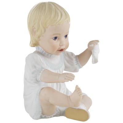 Статуэтка "Первый башмачок". Высота 15,5 см. Фарфор. Brooks and Bentley, Англия, винтаж, 1990 г. Статуэтка "Первый башмачок". Высота 15,5 см. Фарфор. Brooks and Bentley, Англия, винтаж, 1990 г.