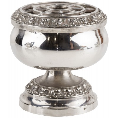 Ваза для цветочных композиций. Металл, серебрение. Ianthe, Великобритания, вторая половина 20 века Ваза для цветочных композиций. Металл, серебрение. Ianthe, Великобритания, вторая половина 20 века