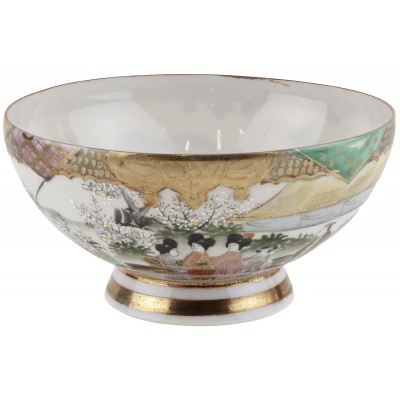 Конфетница антикварная "Три гейши на прогулке". Фарфор, ручная роспись. Япония, середина 20 века (трещина) Конфетница антикварная "Три гейши на прогулке". Фарфор, ручная роспись. Япония, середина 20 века (трещина)