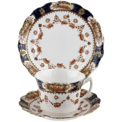 Чайное трио антикварное "Празднество". Фарфор. Wellington china, Великобритания, первая половина 20-го века Чайное трио антикварное "Празднество". Фарфор. Wellington china, Великобритания, первая половина 20-го века