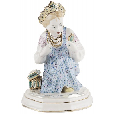 Cтатуэтка фарфоровая "Малахитовая шкатулка", фарфор, винтаж, высота 22 см, ЛЗФИ, СССР, 1952-1956 гг. (скол) Cтатуэтка фарфоровая "Малахитовая шкатулка", фарфор, винтаж, высота 22 см, ЛЗФИ, СССР, 1952-1956 гг. (скол)