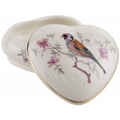 Шкатулка для мелочей в форме сердца "Птица на ветке", Английский фарфор, Royal Worcester, Великобритания, середина 20 века Шкатулка для мелочей в форме сердца "Птица на ветке", Английский фарфор, Royal Worcester, Великобритания, середина 20 века