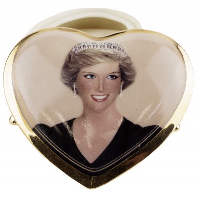 Шкатулка музыкальная "Принцесса Диана - вечная роза", в форме сердца, сувенир. Фарфор. Ardleigh Elliott, США, винтаж, 1998 год Шкатулка музыкальная "Принцесса Диана - вечная роза", в форме сердца, сувенир. Фарфор. Ardleigh Elliott, США, винтаж, 1998 год