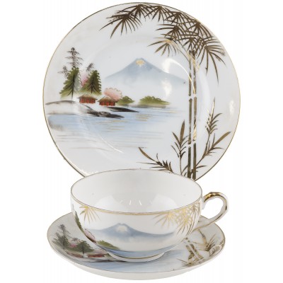 Чайное трио "Фудзияма" с литофанией. Фарфор, ручная роспись. Япония, винтаж, середина 20 века (трещина) Чайное трио "Фудзияма" с литофанией. Фарфор, ручная роспись. Япония, винтаж, середина 20 века (трещина)