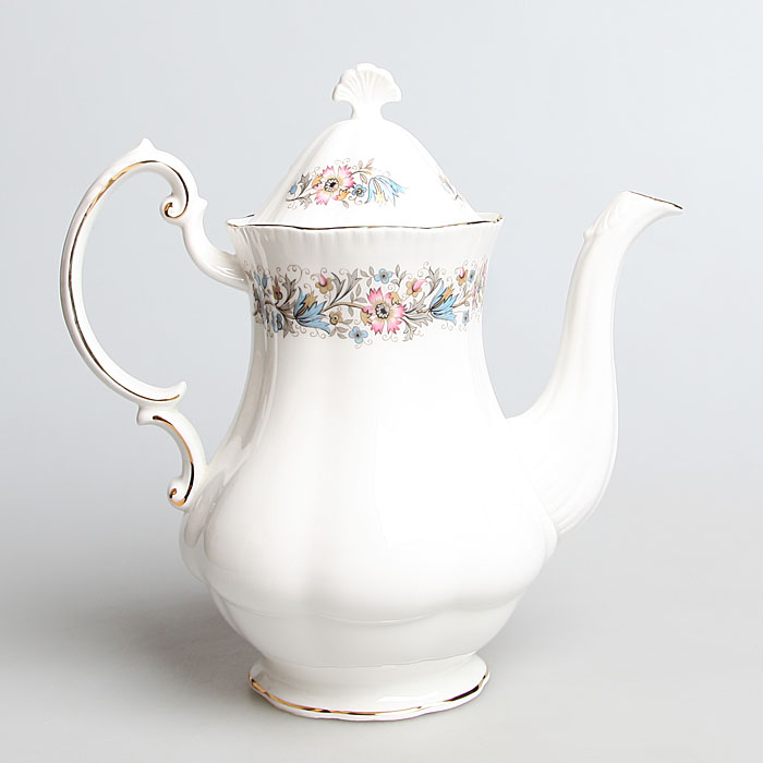 Фарфоровый кофейник. Royal Albert кофейник. Кофейник Юсупов фарфор. Кофейник Батенин фарфор. Ленарди кофейник фарфоровый.