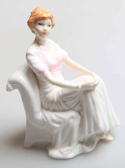 Статуэтки сидящих девушек. Статуэтки сидящих девушек. Бок валлендорф. Статуэтка лфз девушка сидит. Статуэтка лфз амфитрита.