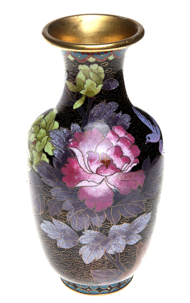 Продажа ваза в россии. Китайские вазы эмаль клуазоне. Вазы для цветов. Металлические вазы. Фарфоровая ваза для цветов.