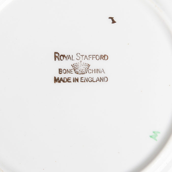 Посуда рождественская royal stafford. Клейма фарфора royal stafford. Английская керамика. Клейма фарфора royal stafford. 'royal stafford клейма по годам.
