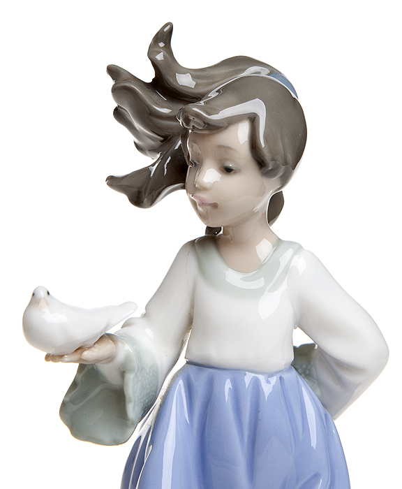 Фарфоровый друг. Lladro Снегурочка. Lladro фарфор. Фарфоровые статуэтки Lladro поросенок.